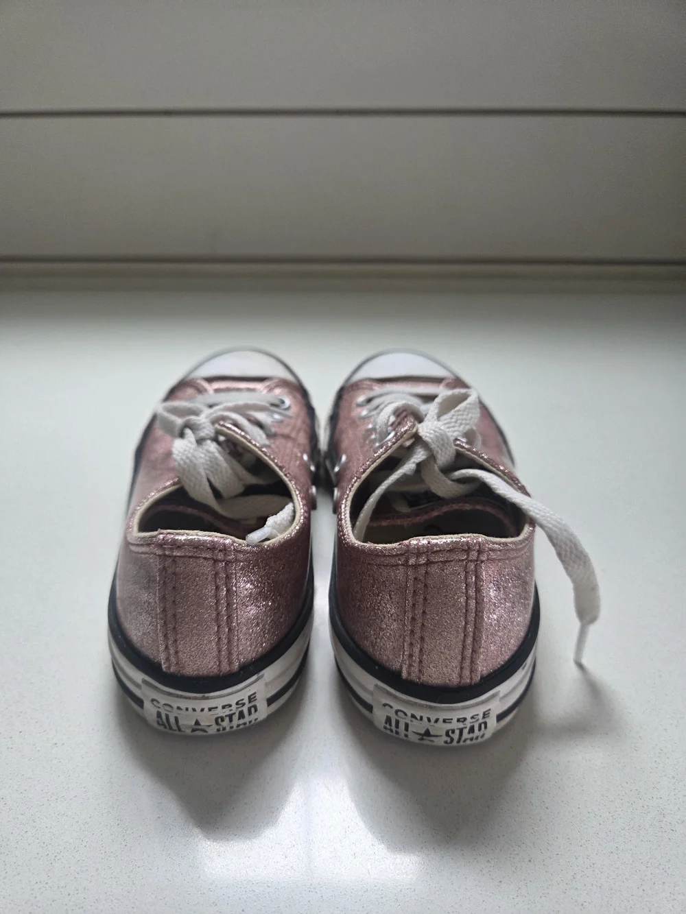 Converse Kids Low-Top Glitter Sneakers in Rose Pink